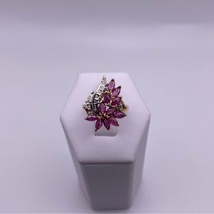 10k yellow gold ruby’s and diamonds ring